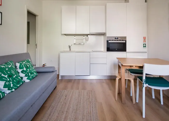 Downtown Refuge Camoes *