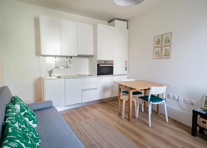 Downtown Refuge Camoes *