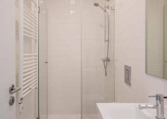 Downtown Refuge Camoes *